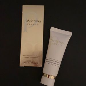 cle de peau beaute softening cleansing foam